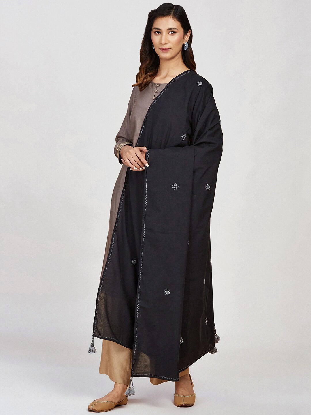 

Fabindia Cotton Desert Embroidered Dupatta, Black