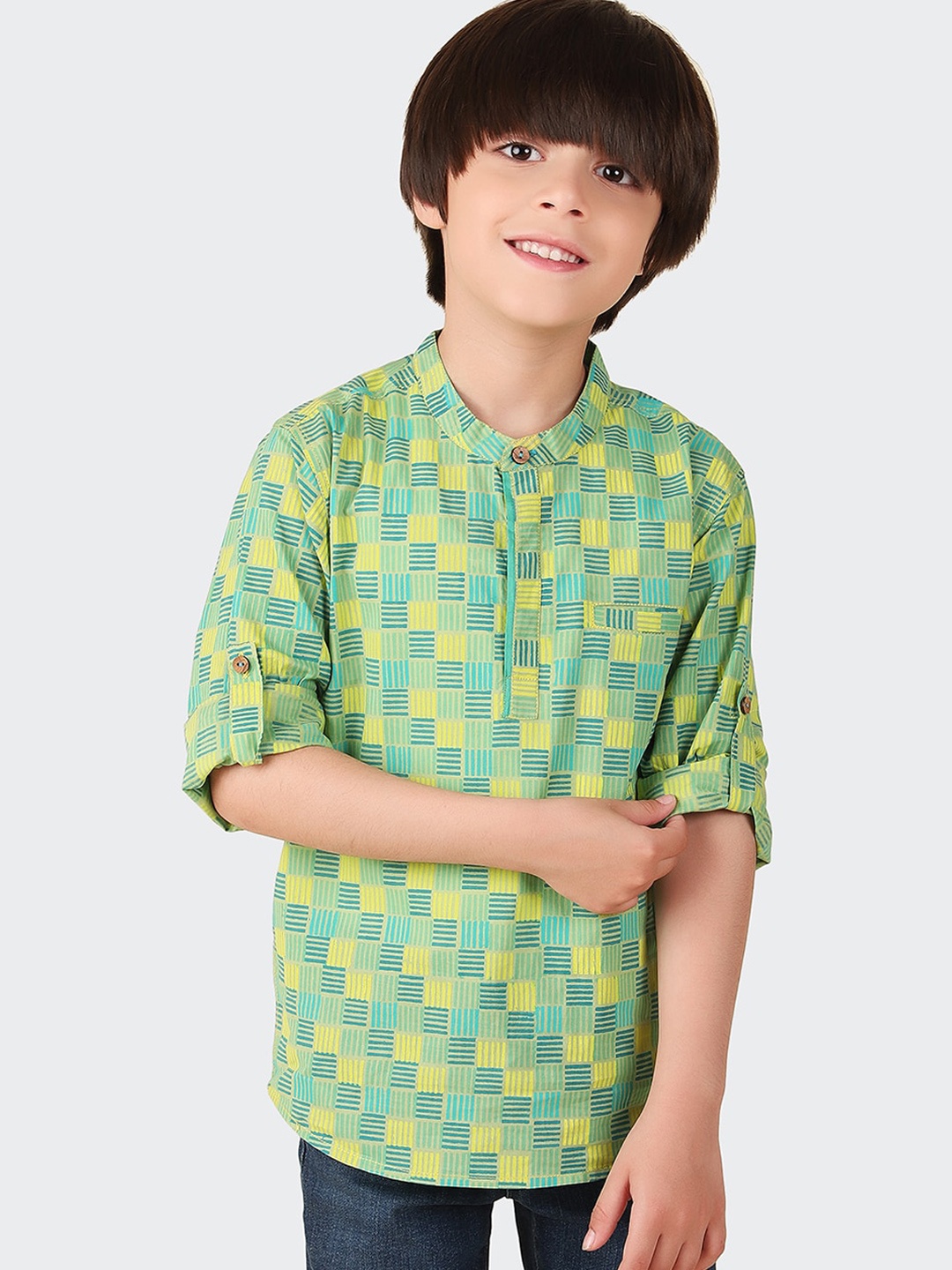 

Fabindia Boys Geometric Printed Mandarin Collar Roll Up Sleeves Pure Cotton Short Kurta, Green