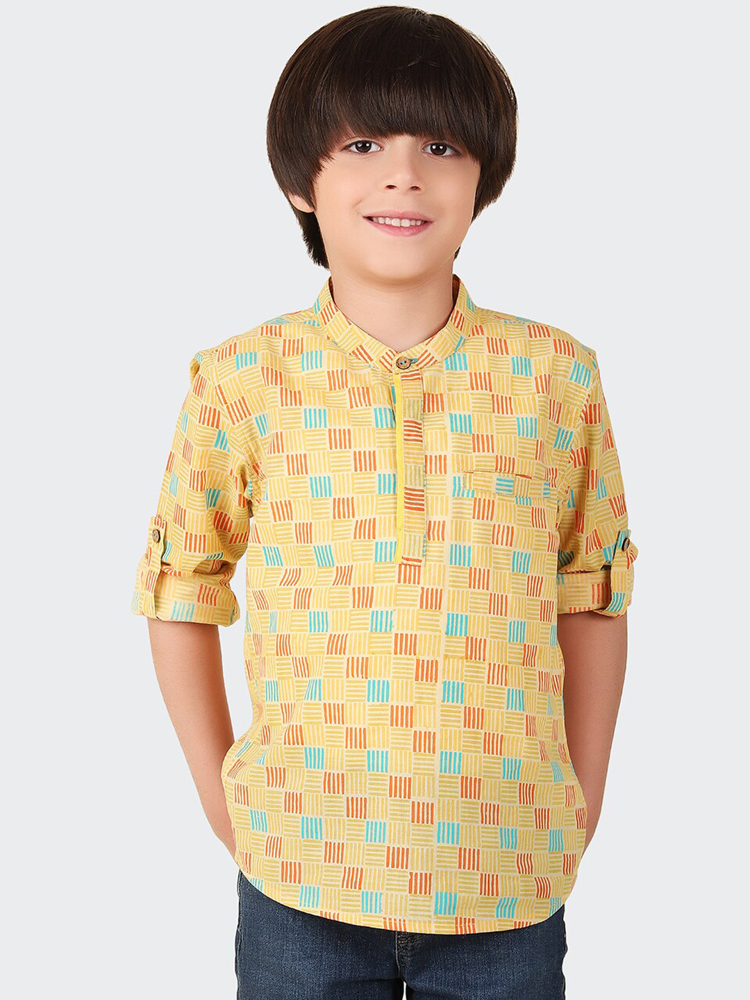 

Fabindia Boys Geometric Printed Mandarin Collar Roll Up Sleeves Kurta, Yellow