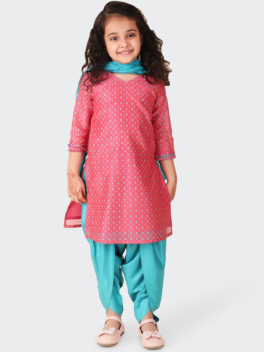 

Fabindia Girls Floral Printed Sequined Kurta with Salwar & Dupatta, Peach