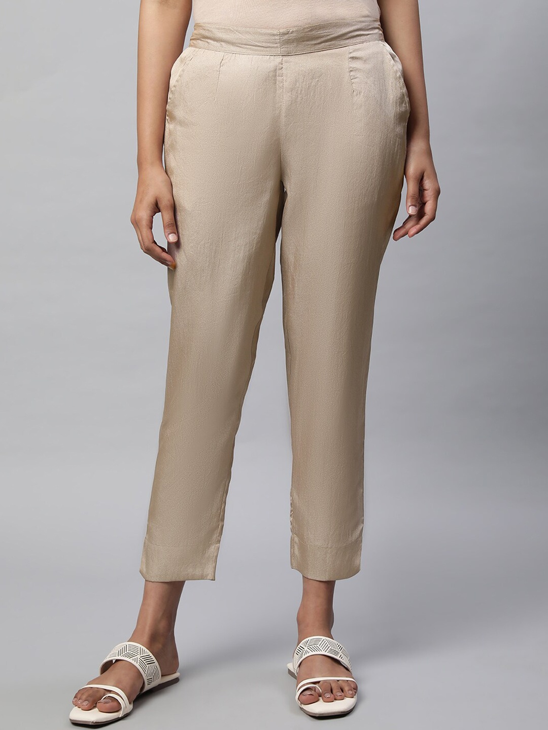 

AURELIA Women Mid-Rise Plain Cropped Trousers, Gold