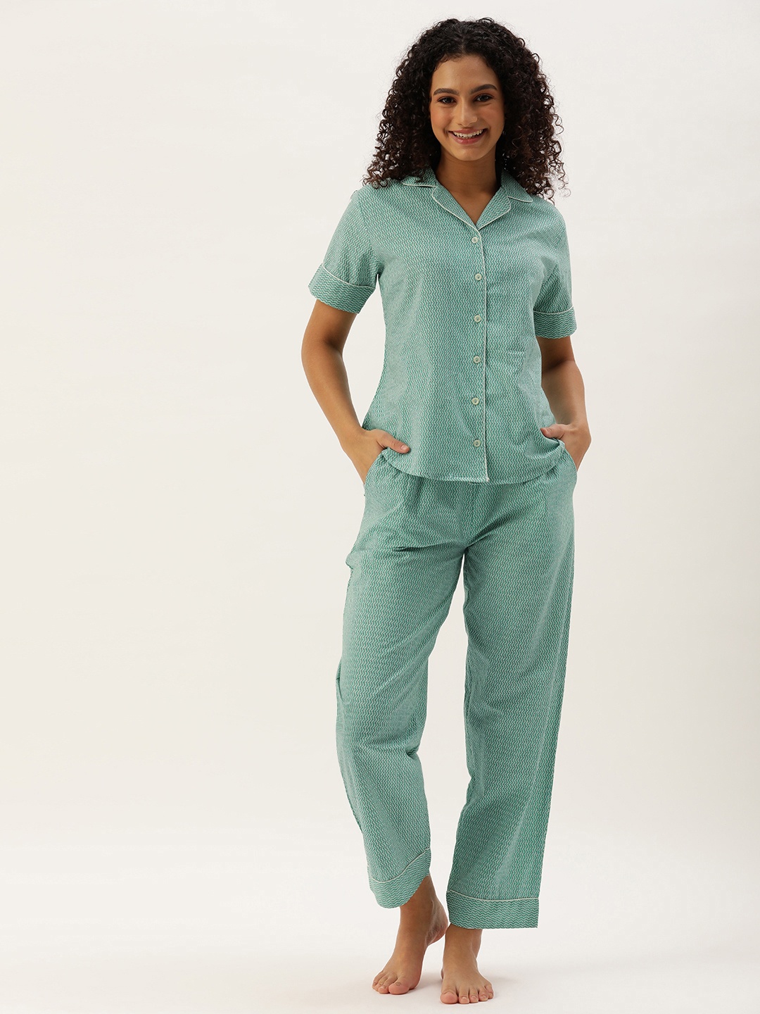 

AMUKTI Women Printed Pure Cotton Night suit, Green