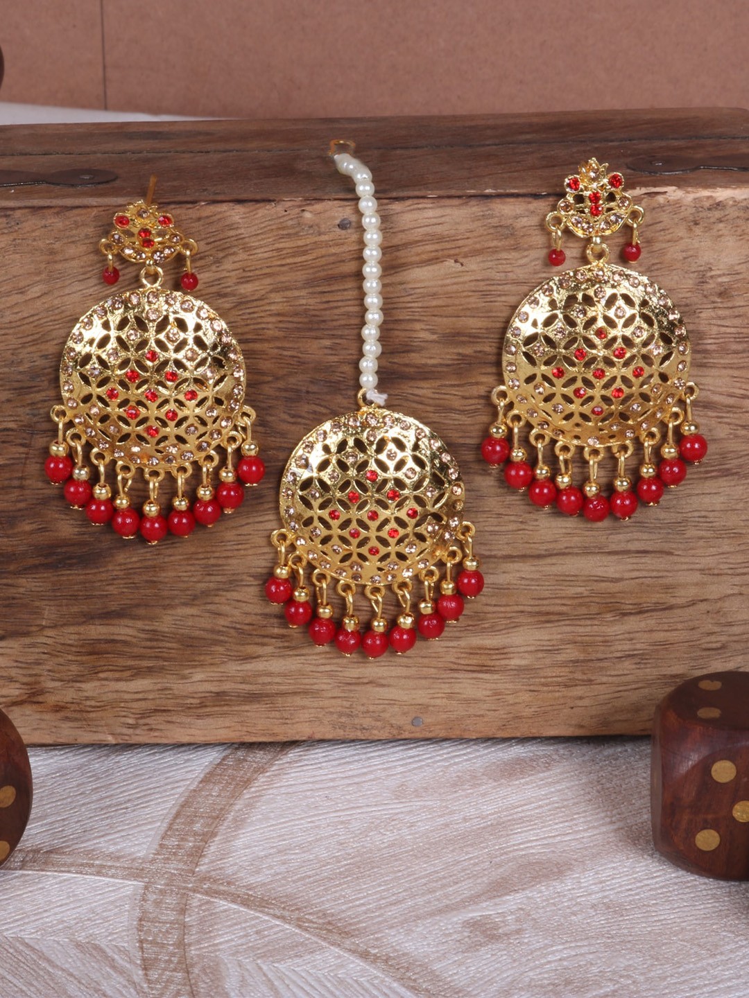 

STEORRA JEWELS Gold-Plated Stone-Studded & Beaded Earrings And Maang Tikka Jewellery Set, Red