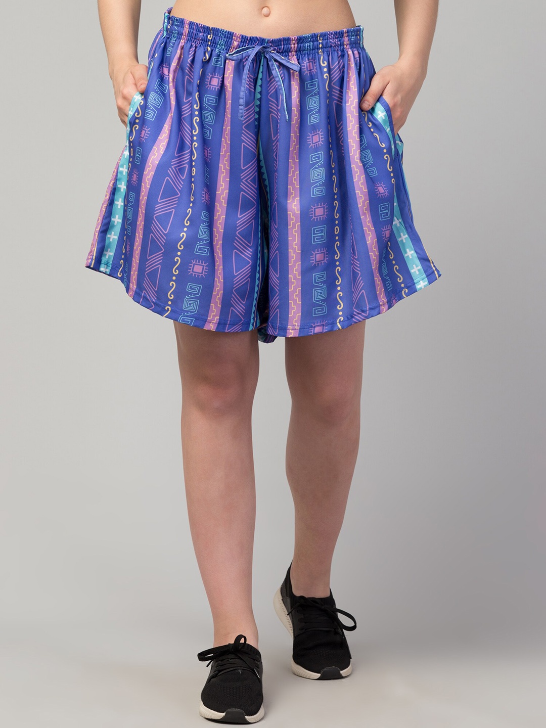 

FFLIRTYGO Women Geometric Printed Mid-Rise Loose Fit Shorts, Blue