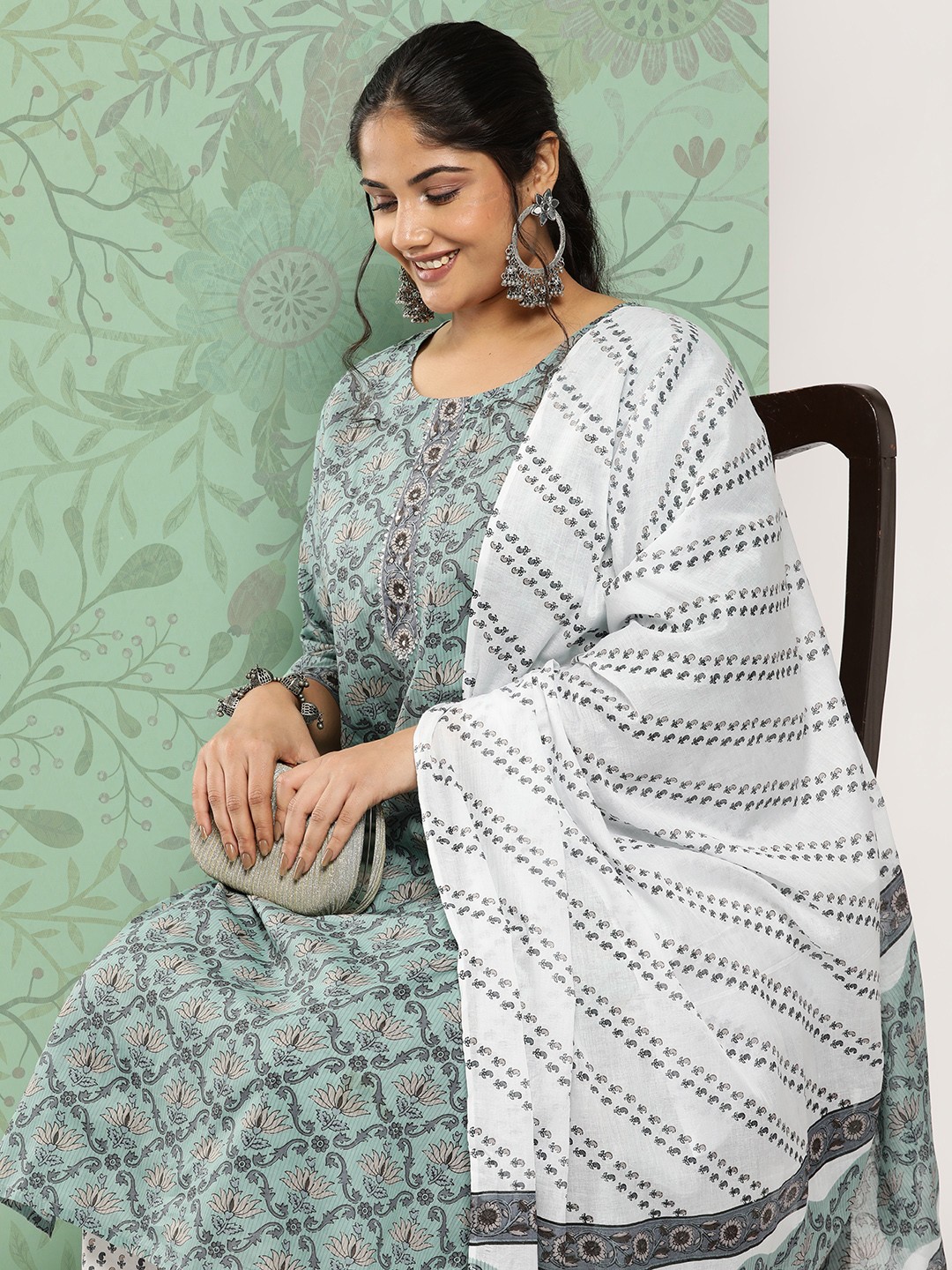 

Yufta Plus Size Floral Printed Gotta Patti Pure Cotton Kurta With Trousers & Dupatta, Green