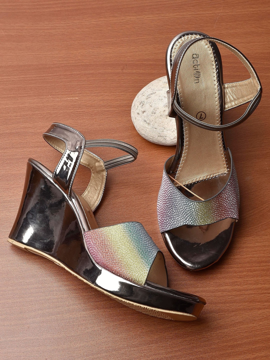 

Action Textured Open Toe Wedges With Backstrap, Grey
