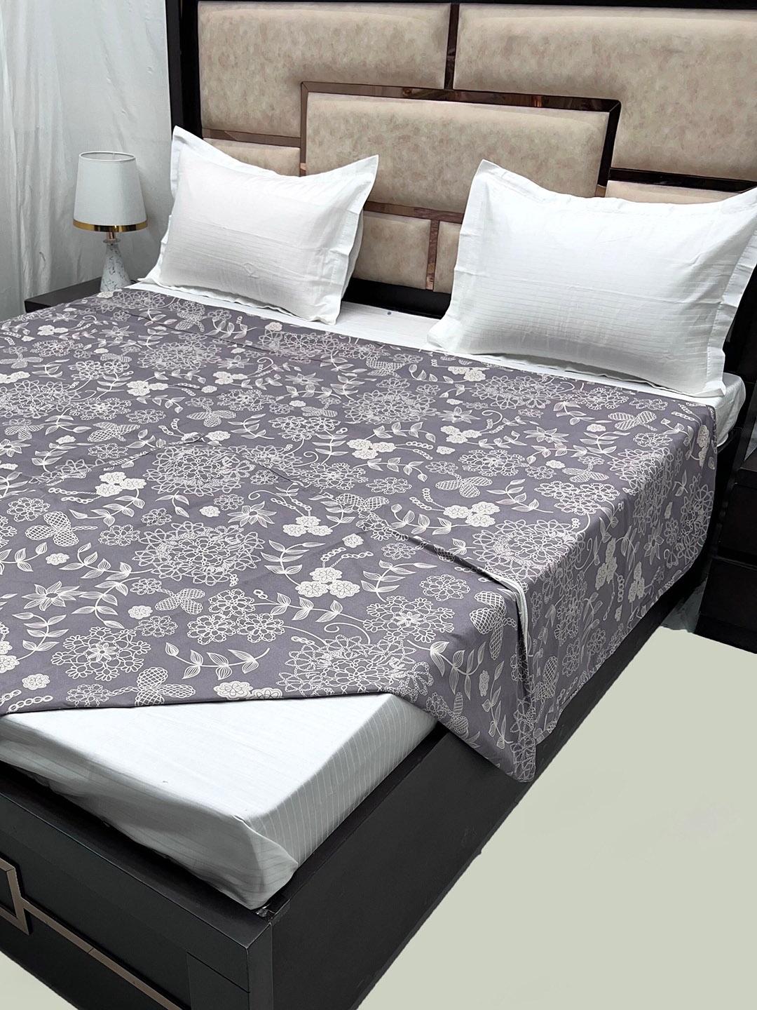 

Pure Decor Purple & White Printed King Size Duvet Cover With Zipper Lace