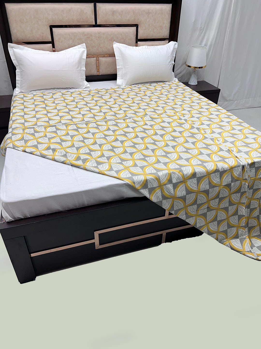 

Pure Decor Yellow & Grey Printed 300TC King Duvet Cover With Zipper Lace