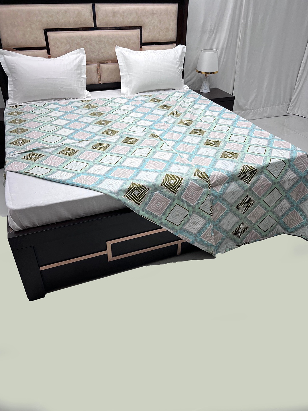 

Pure Decor White & Blue Printed 300 TC King Size Duvet Cover With Zipper Lace