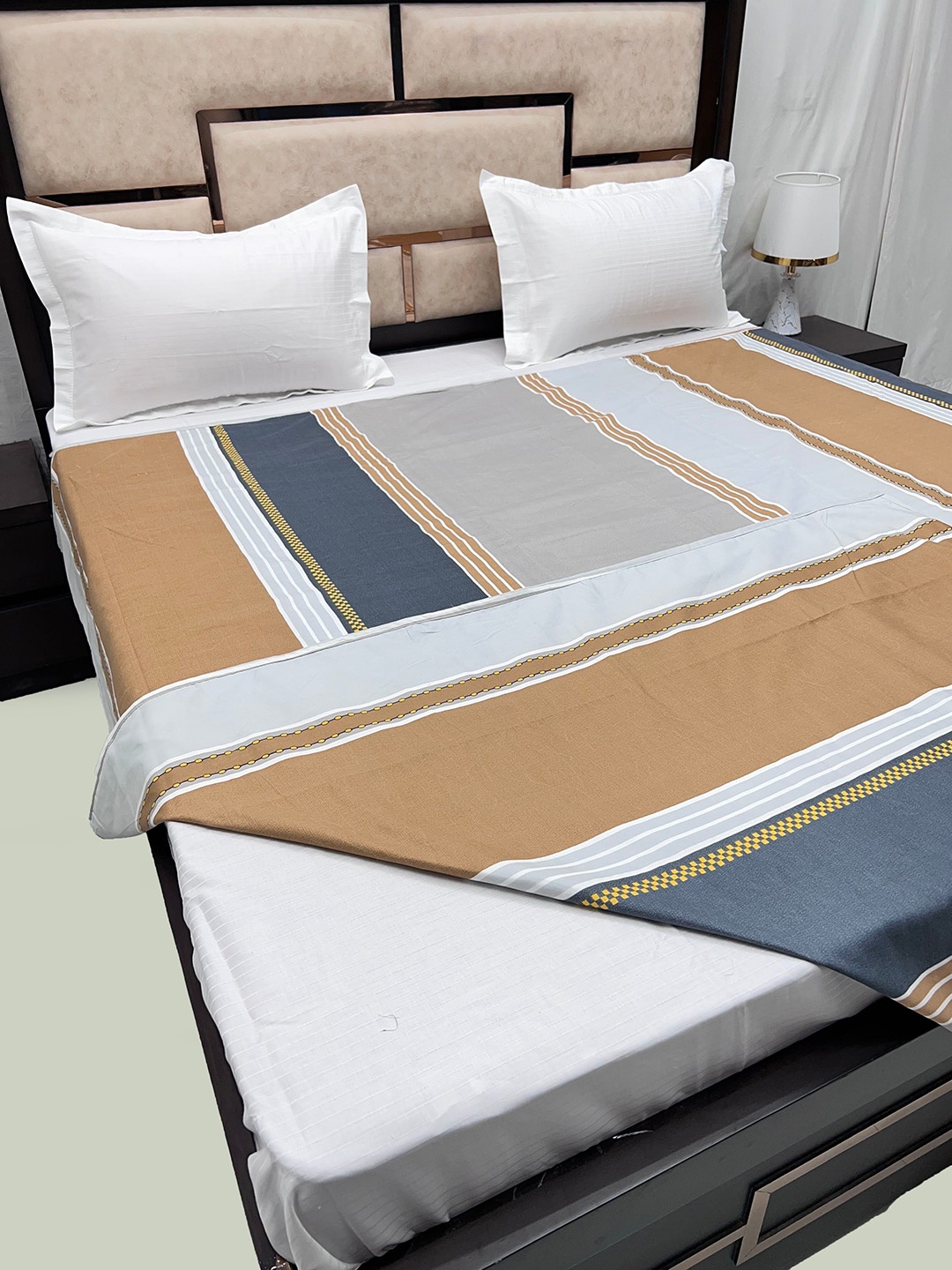 

Pure Decor Brown & Grey Printed 300TC King Duvet Cover With Zipper Lace