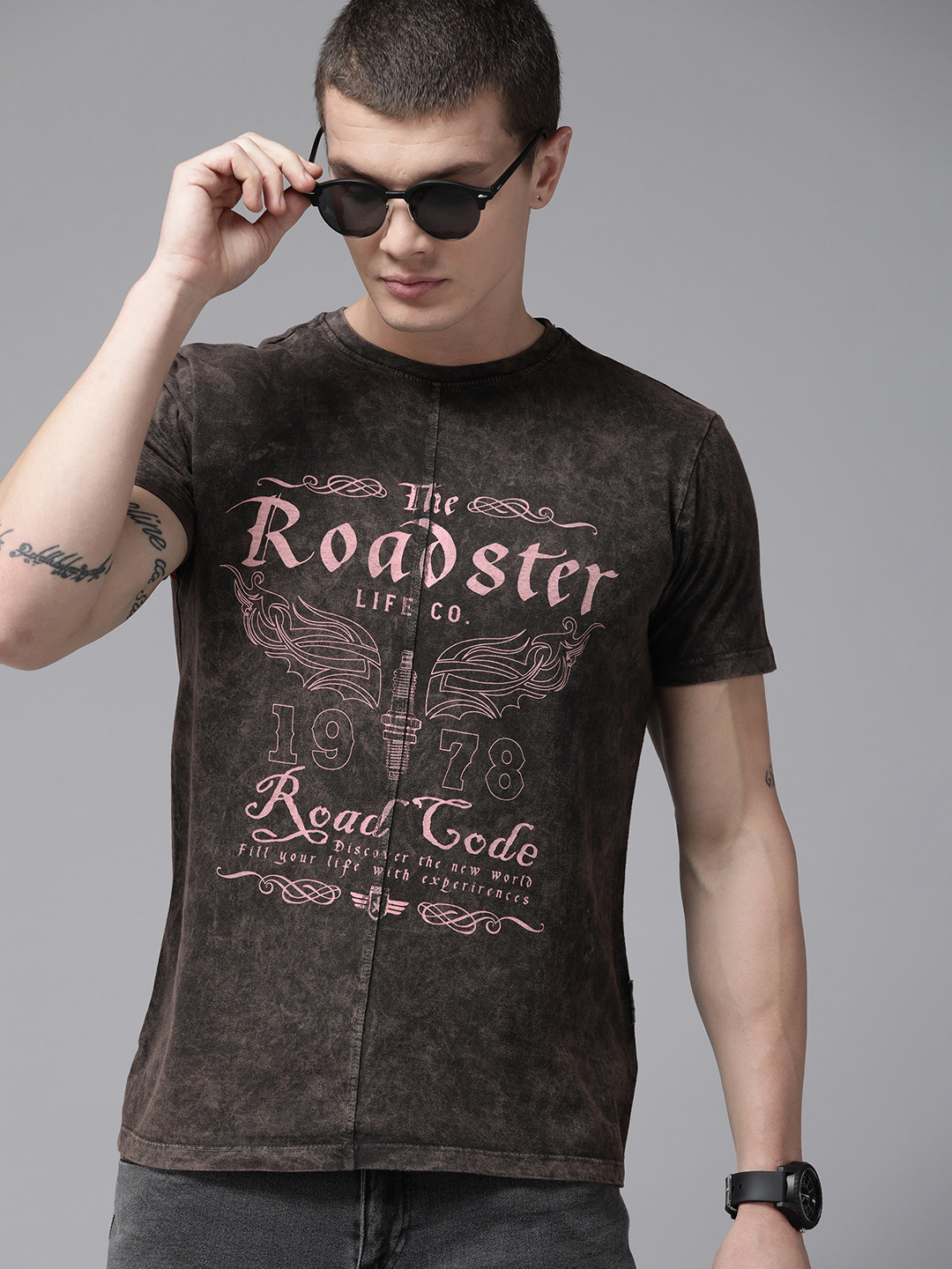 

Roadster Men Typography Printed Pure Cotton T-shirt, Charcoal