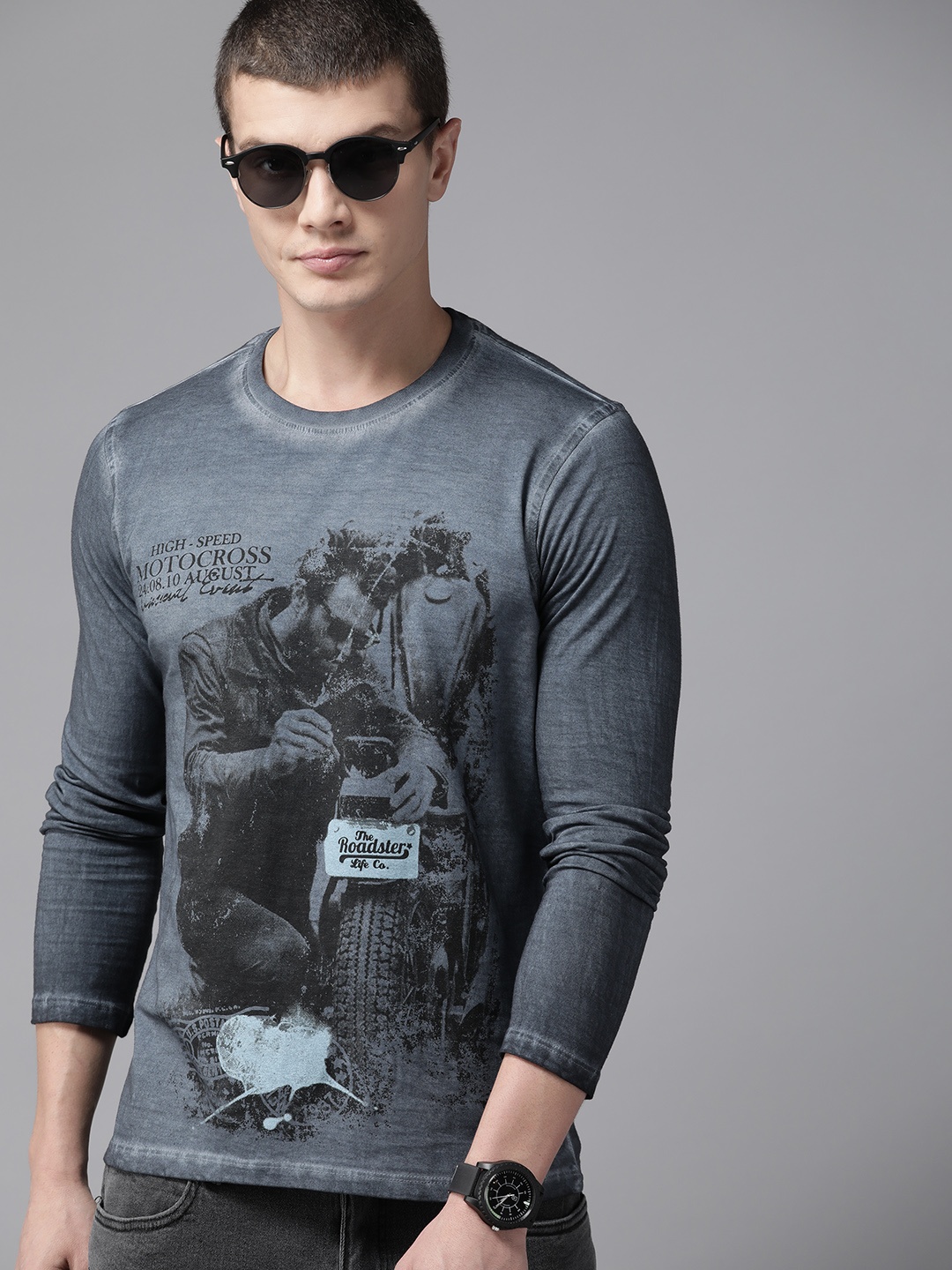 

Roadster Men Graphic Printed Pure Cotton T-shirt, Blue