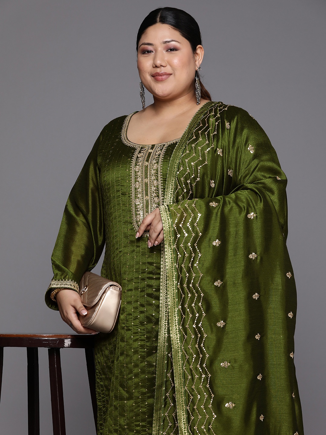 

EXTRA LOVE BY LIBAS Women Olive Green Floral Embroidered Regular Kurta with Trousers & With Dupatta