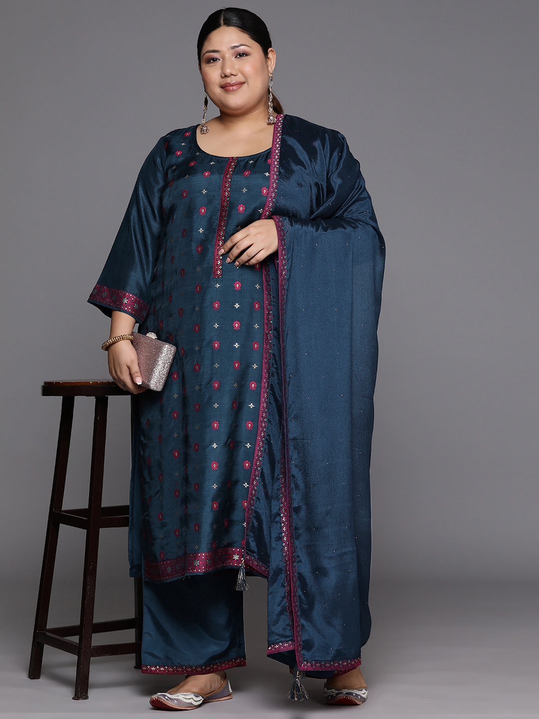 

EXTRA LOVE BY LIBAS Women Navy Blue Floral Regular Kurta with Trousers & With Dupatta
