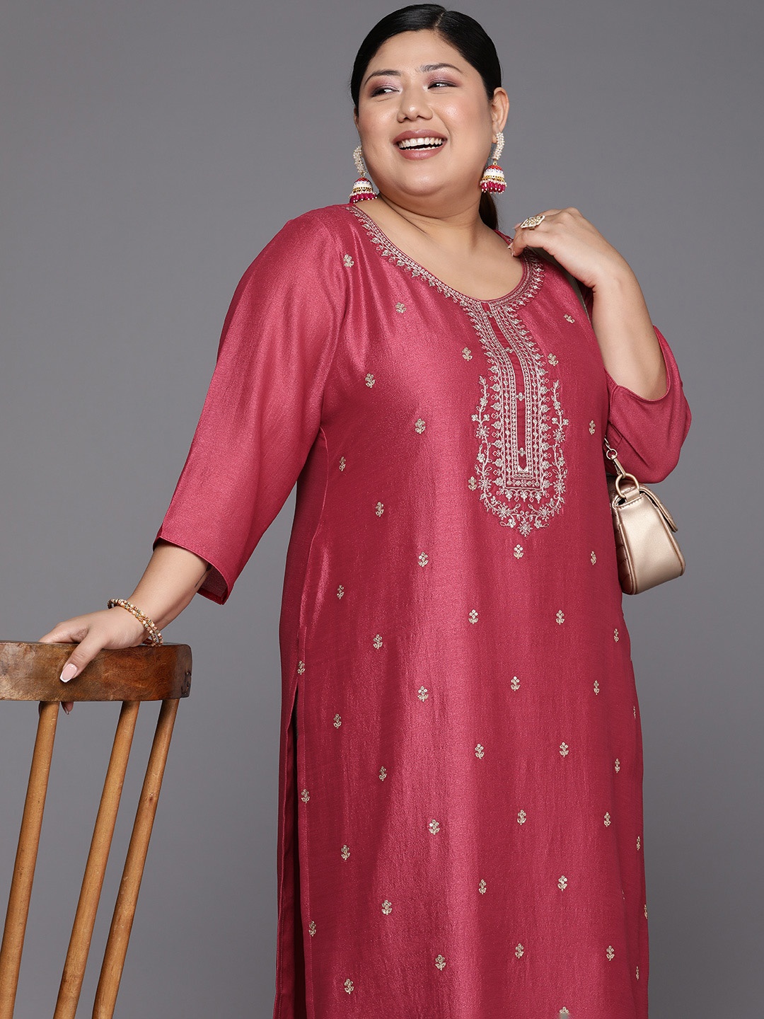 

EXTRA LOVE BY LIBAS Women Pink Floral Embroidered Kurta