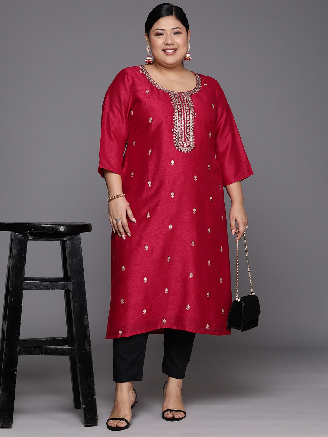 

EXTRA LOVE BY LIBAS Women Magenta Floral Embroidered Kurta