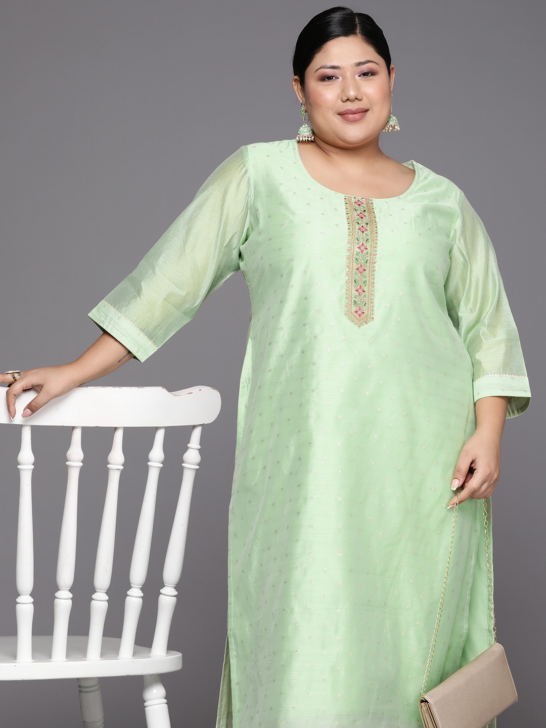 

EXTRA LOVE BY LIBAS Women Green & White Embroidered Chanderi Silk Kurta