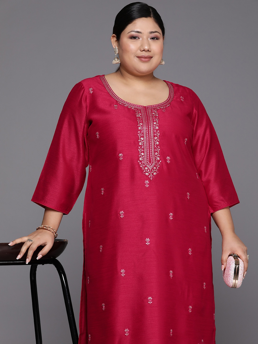 

EXTRA LOVE BY LIBAS Women Magenta Floral Embroidered Kurta