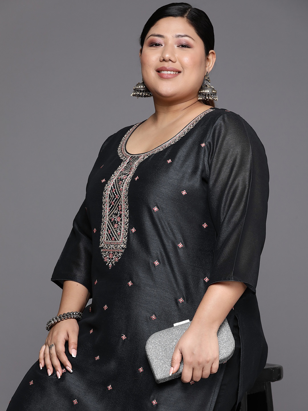 

EXTRA LOVE BY LIBAS Women Charcoal Floral Embroidered Kurta