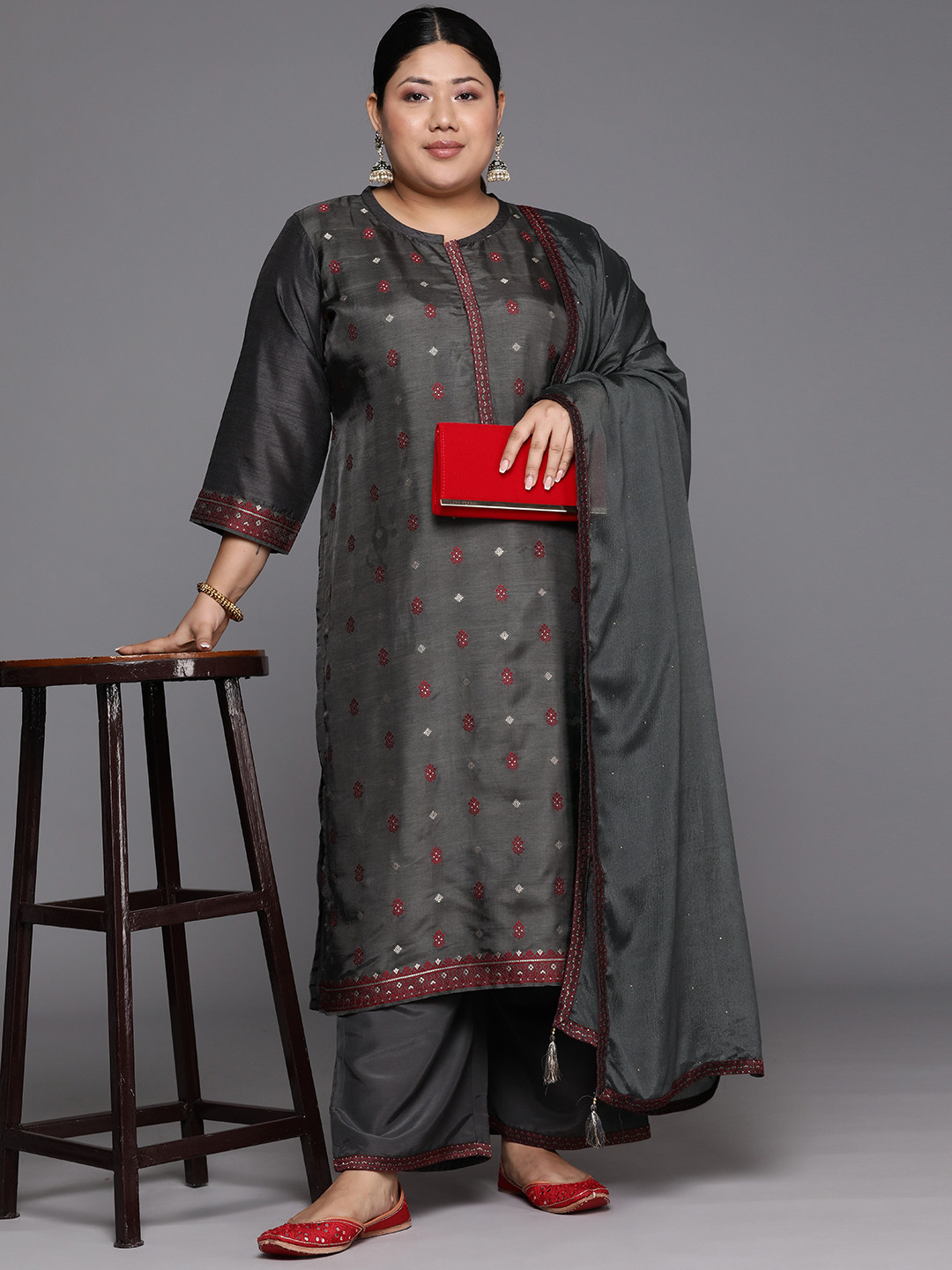 

EXTRA LOVE BY LIBAS Plus Size Women Floral Regular Kurta with Trousers & Dupatta, Grey