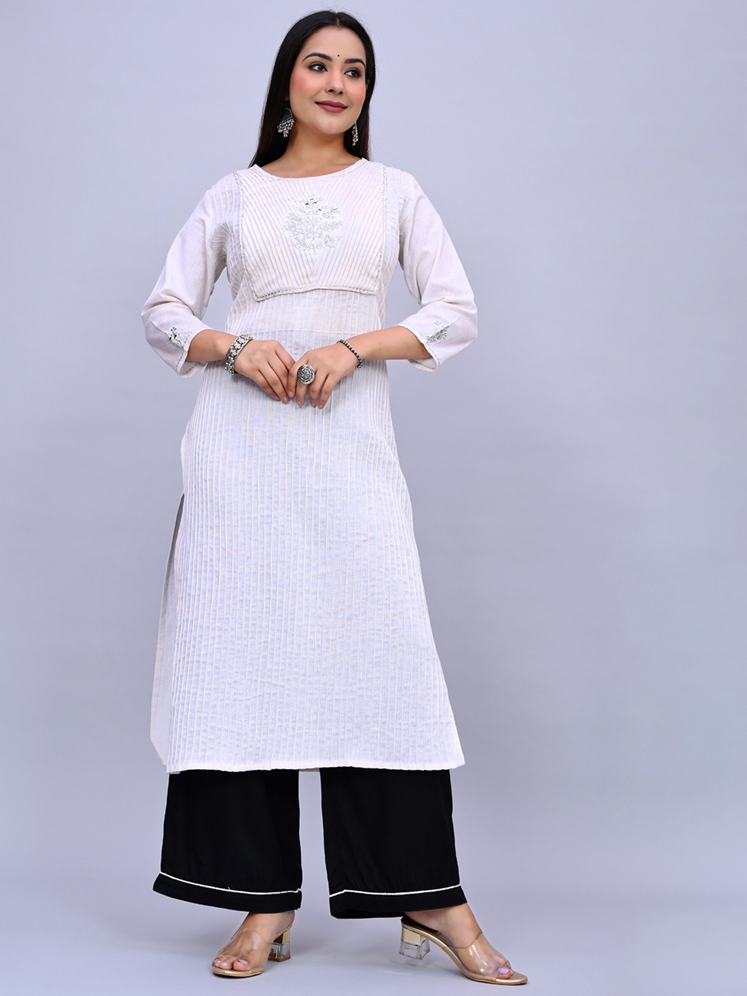 

Neemiya Floral Embroidered Regular Pure Cotton Kurta With Palazzos, White