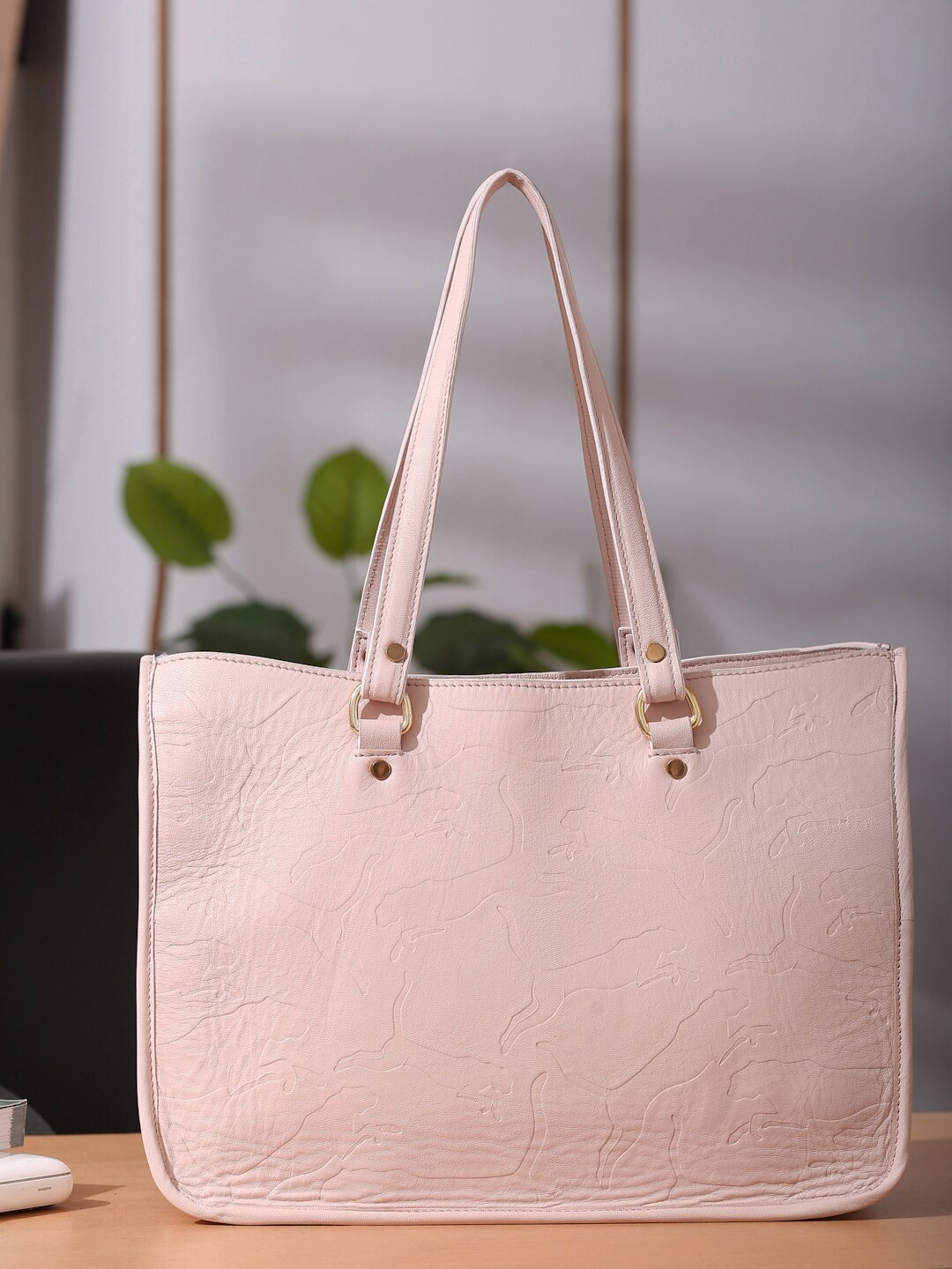 

Suvaska Black Women Textured Leather Handheld Bag, Pink
