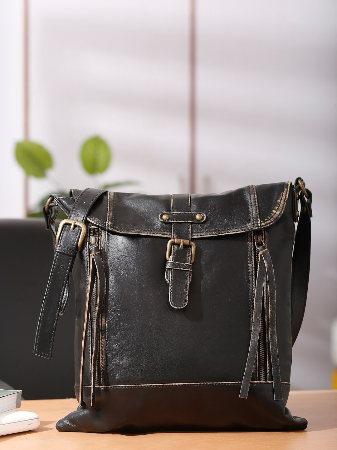 

Suvaska Leather Structured Shoulder Bag, Black