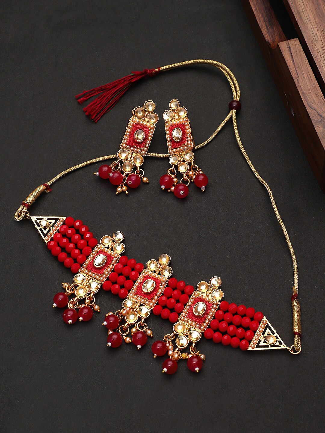 

STEORRA JEWELS Gold-Plated Kundan Studded & Beaded Necklace And Earrings Jewellery Set