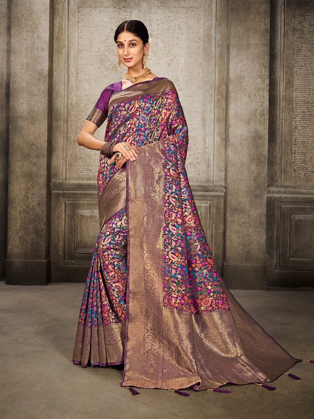 

GAJARAI Floral Woven Design Zari Art Silk Banarasi Saree, Magenta
