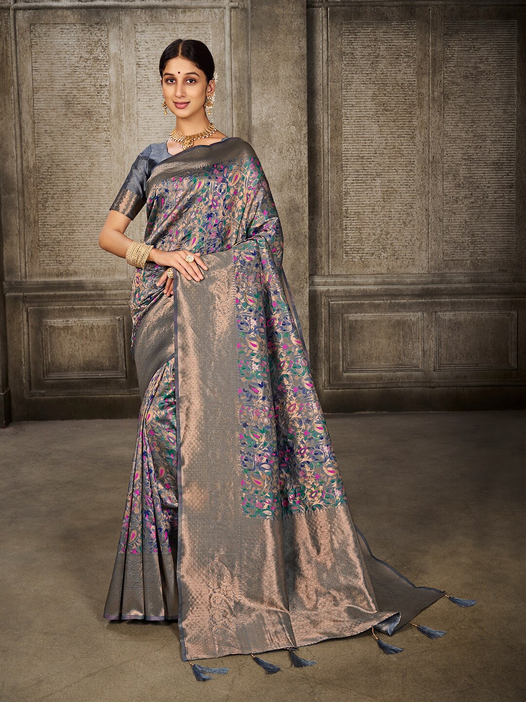 

GAJARAI Floral Woven Design Zari Art Silk Banarasi Saree, Grey