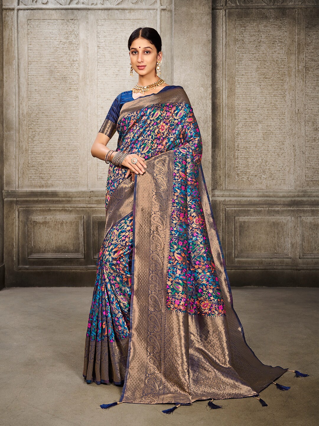 

GAJARAI Floral Woven Design Zari Art Silk Banarasi Saree, Navy blue