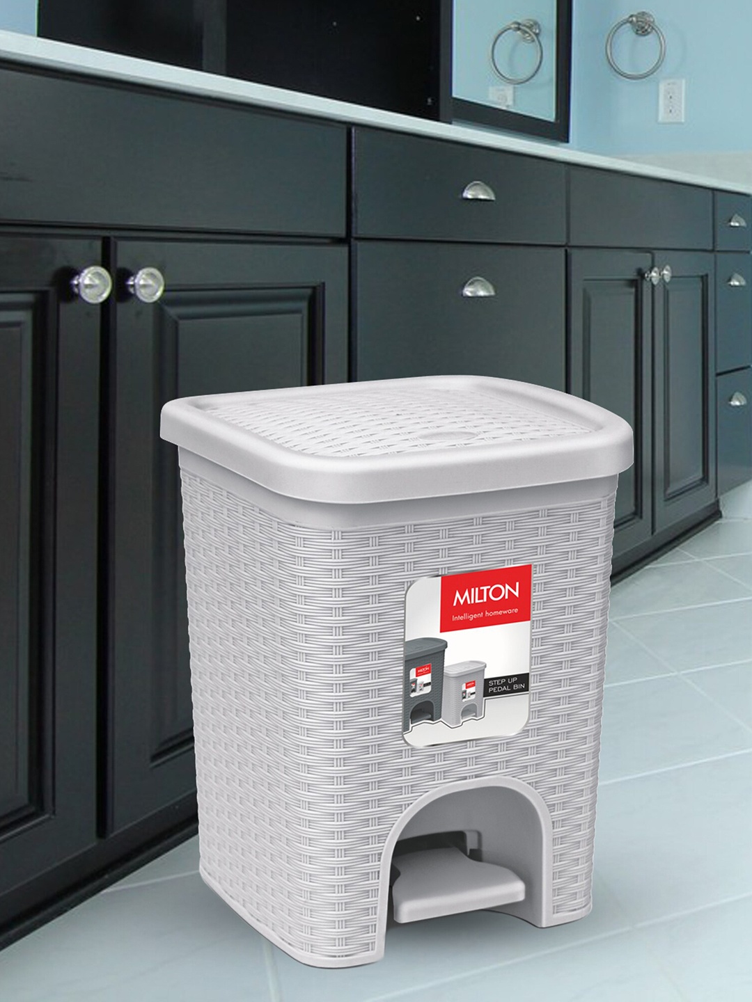 

Milton Step Up White Removable Inner Pedal Bin 4 L