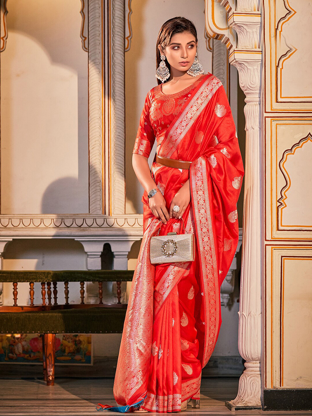 

Satrani Ethnic Motifs Woven Design Zari Art Silk Banarasi Saree, Red