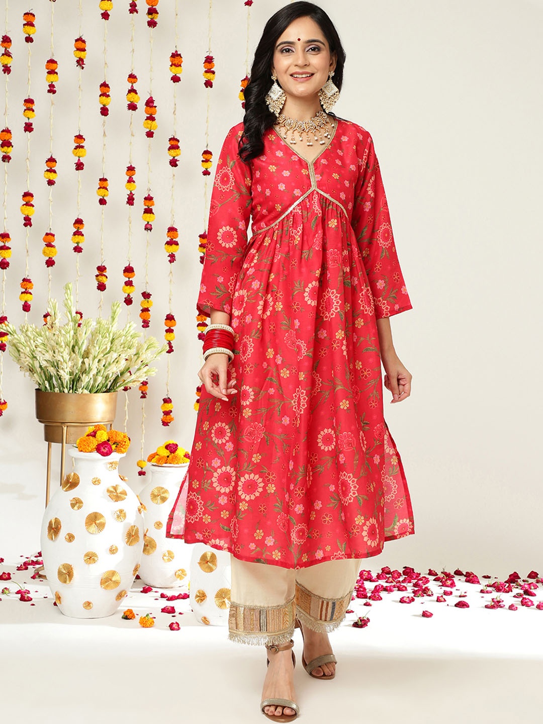 

Varanga Women Floral Printed Gotta Patti Cotton Kurta, Red