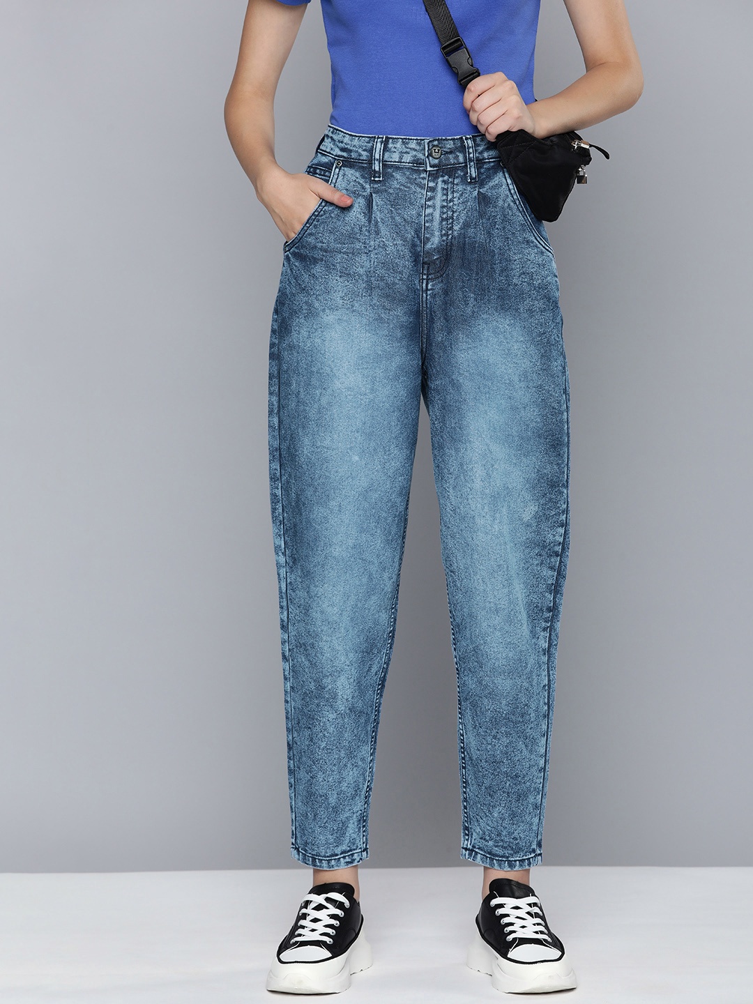 

Harvard Women Relaxed Fit Light Fade Acid Wash Jeans, Blue