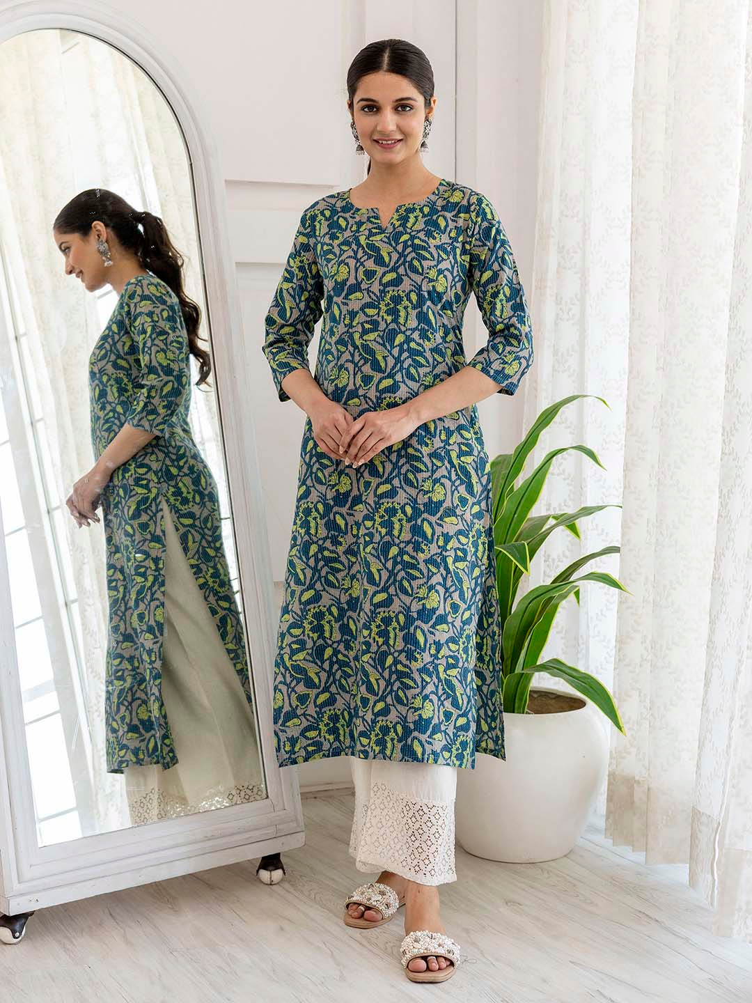 

Nayo Ethnic Motifs Printed Notched Neck Cotton Straight Kurta, Green