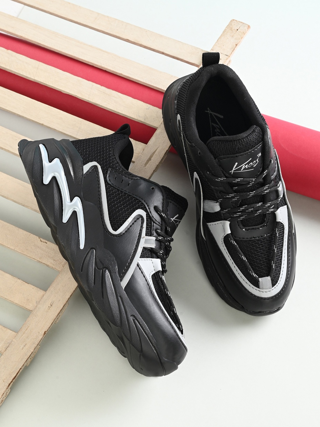 knoos Women Woven Design Sneakers, Black