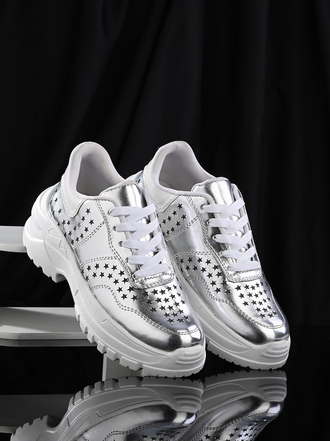 

knoos Women Textured Patent Leather Comfort Insole Basics Sneakers, Silver