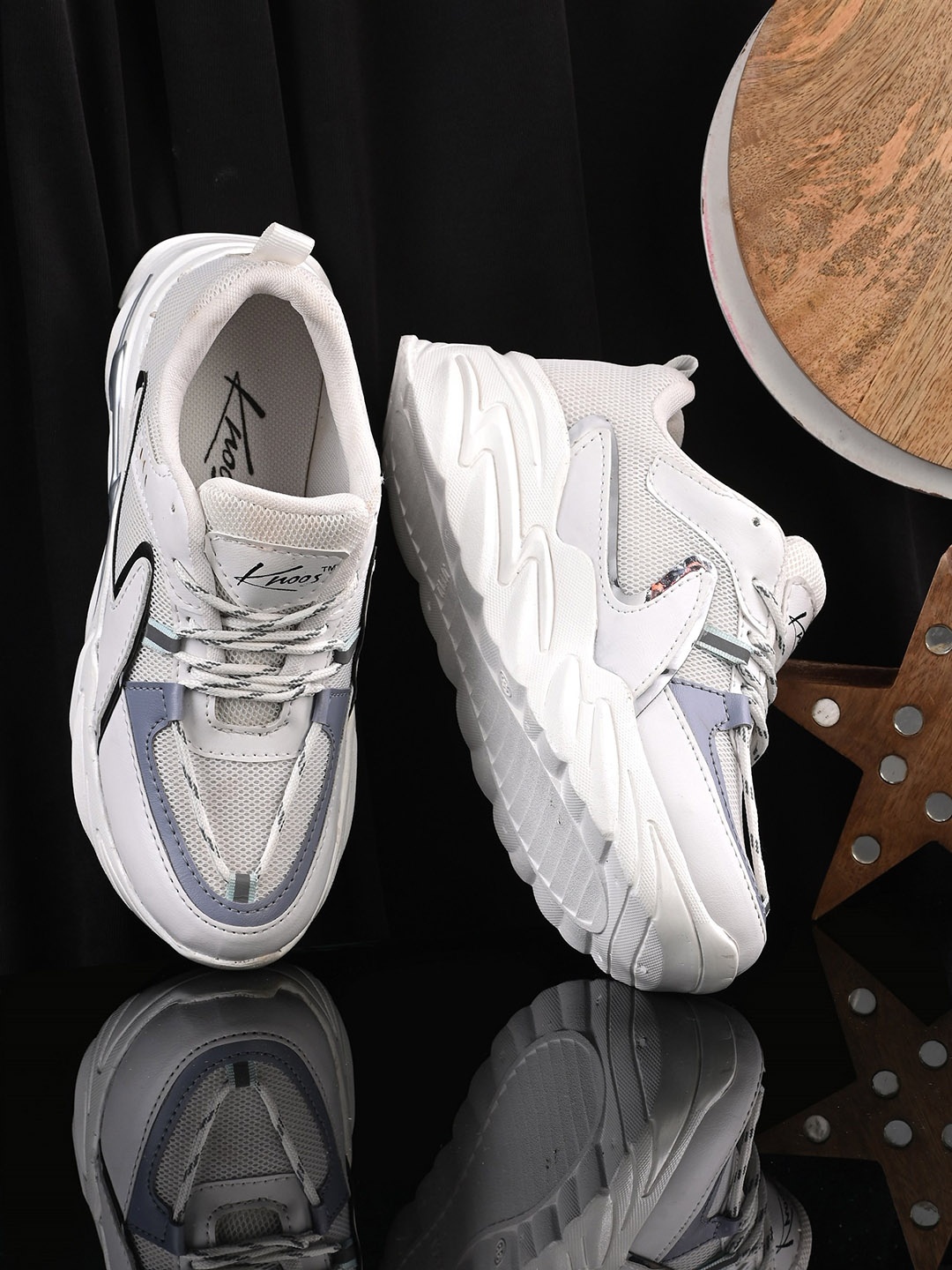 

knoos Women Woven Design Sneakers, White