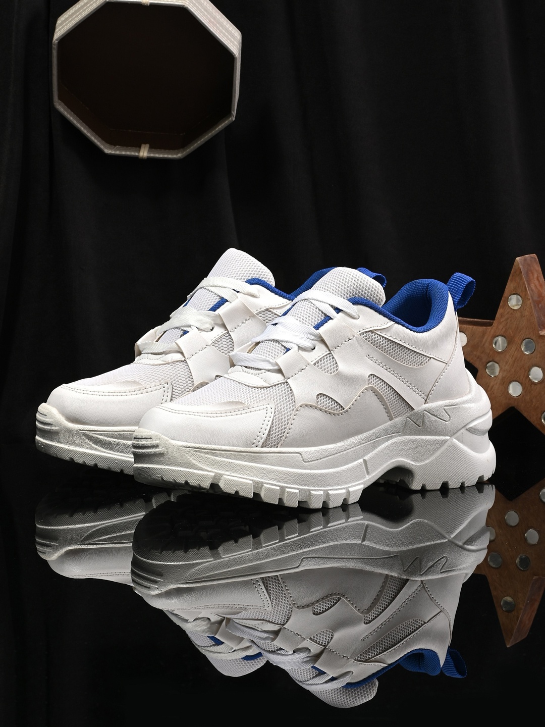 

knoos Women Woven Design Sneakers, White
