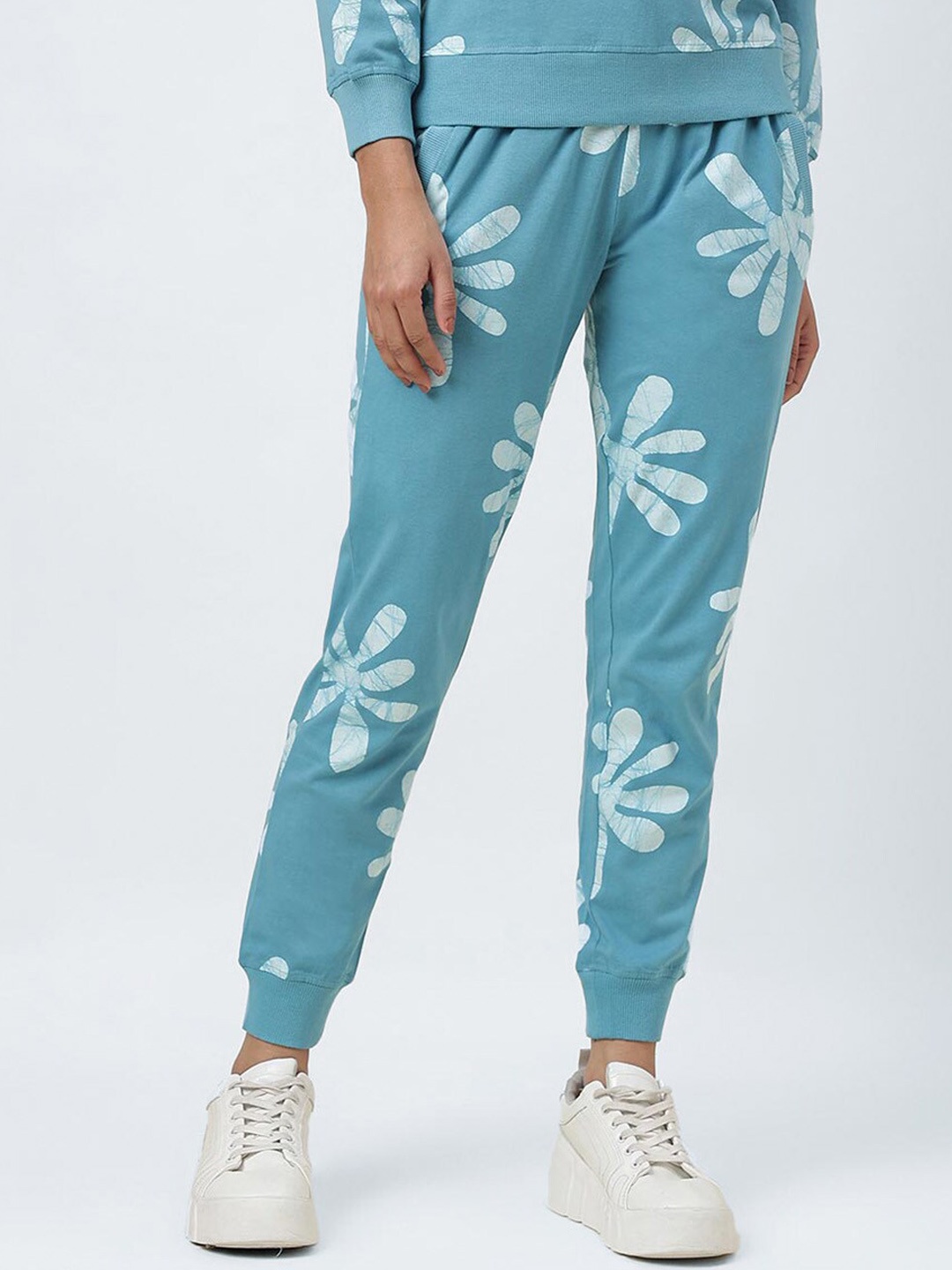 

Fabindia Women Printed Mid-Rise Joggers, Blue