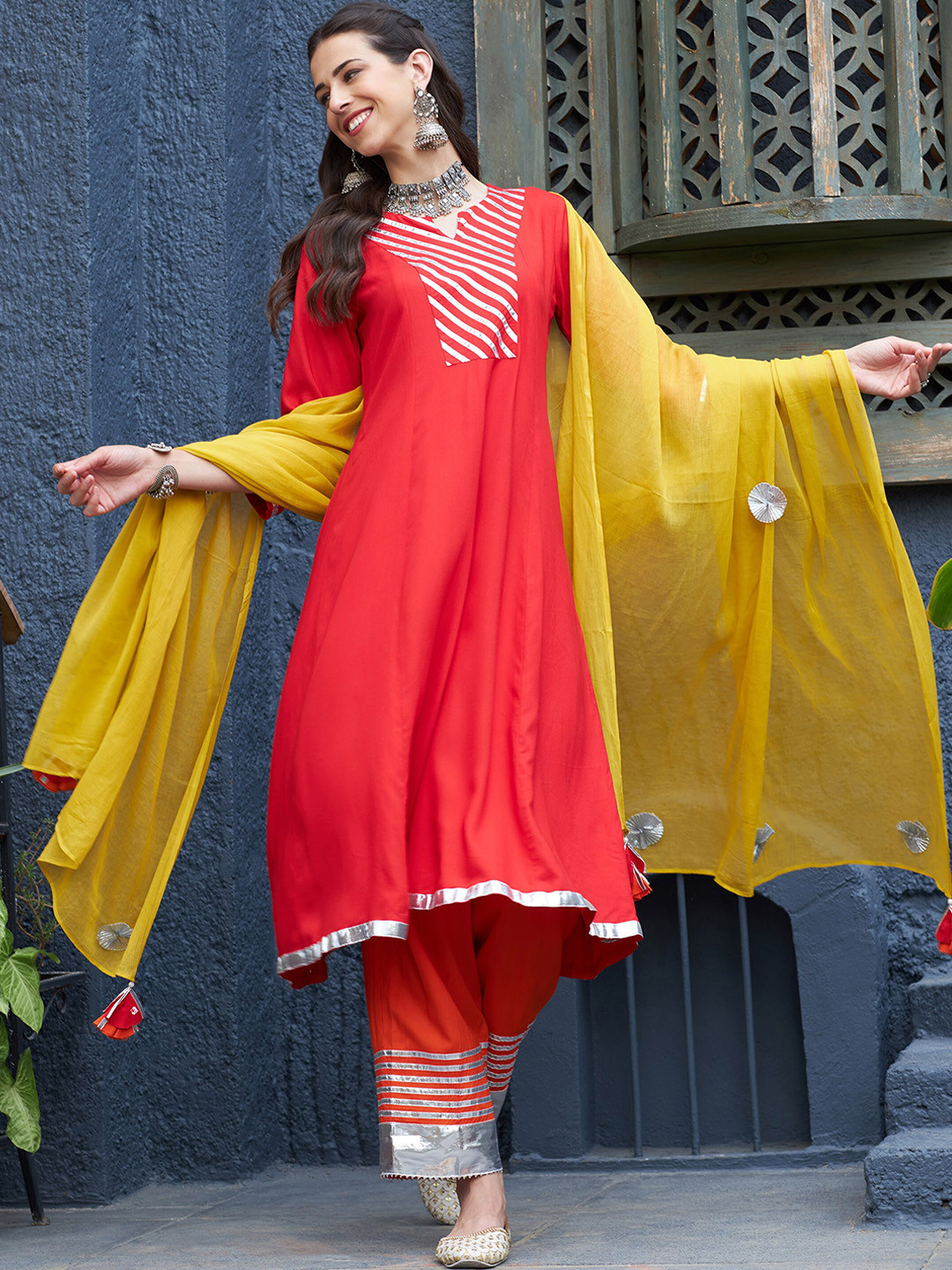 

Shae by SASSAFRAS Yoke Design Regular Kurta With Trousers & Dupatta, Red