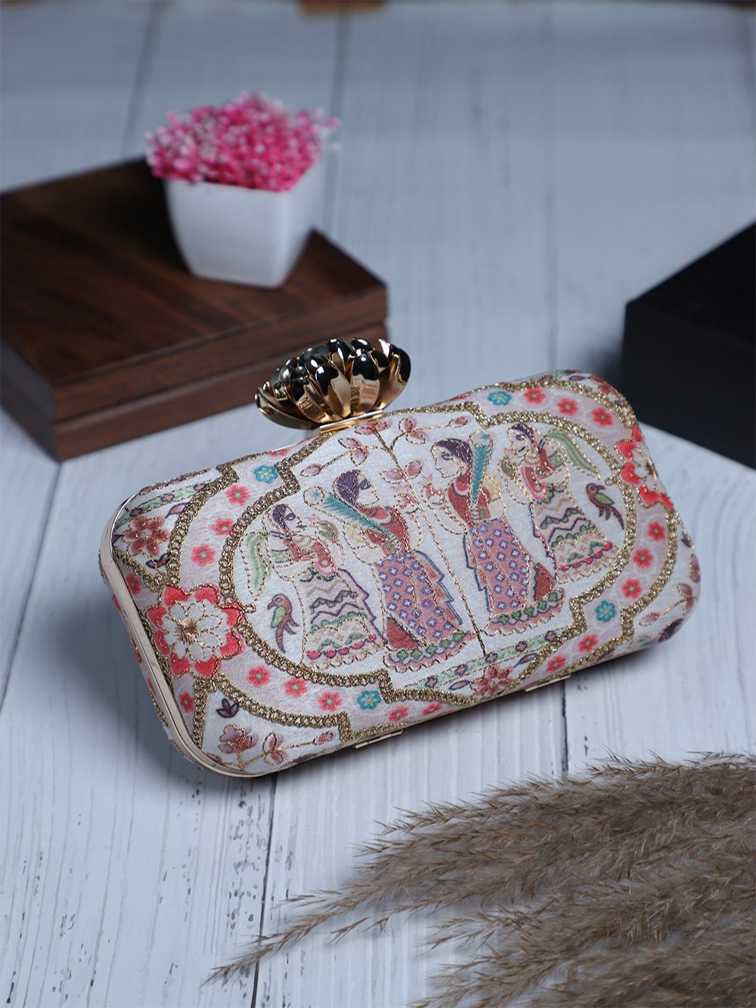 

Swisni Embroidered Box Clutch, White