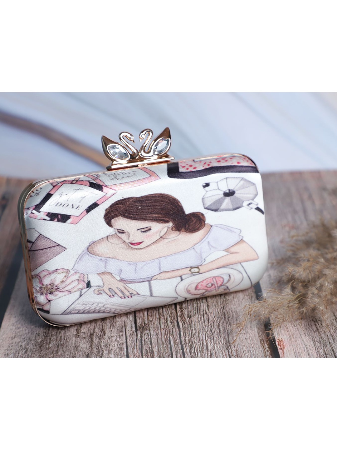 

Swisni Women Printed Box Clutch, White