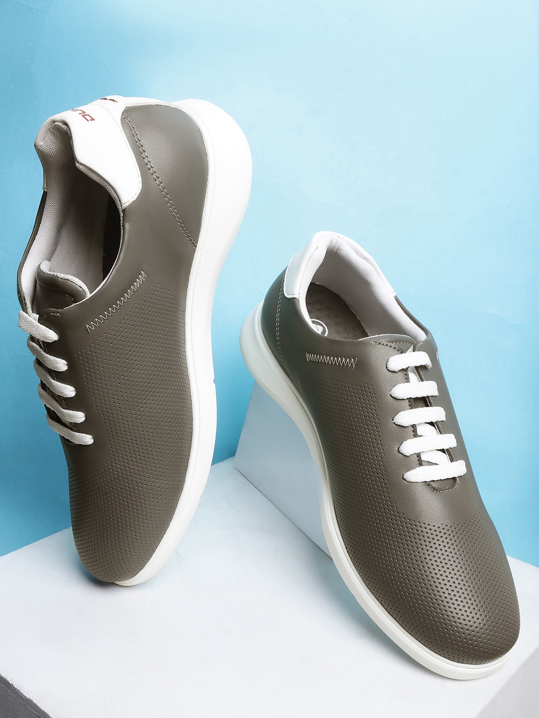 

Duke Men Perforated Sneakers, Grey