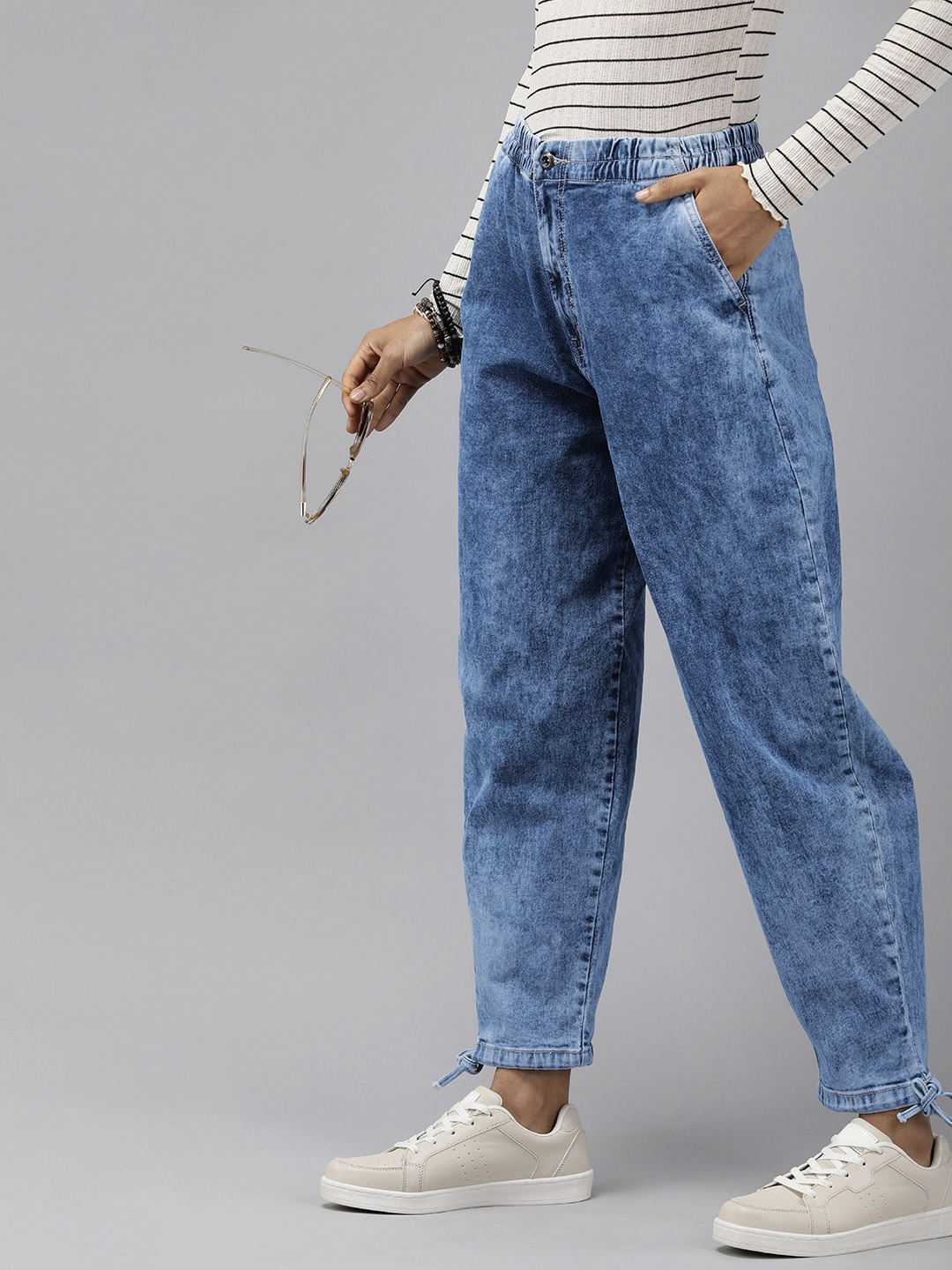 

Roadster Women High-Rise Light Fade Acid Wash Jeans, Blue