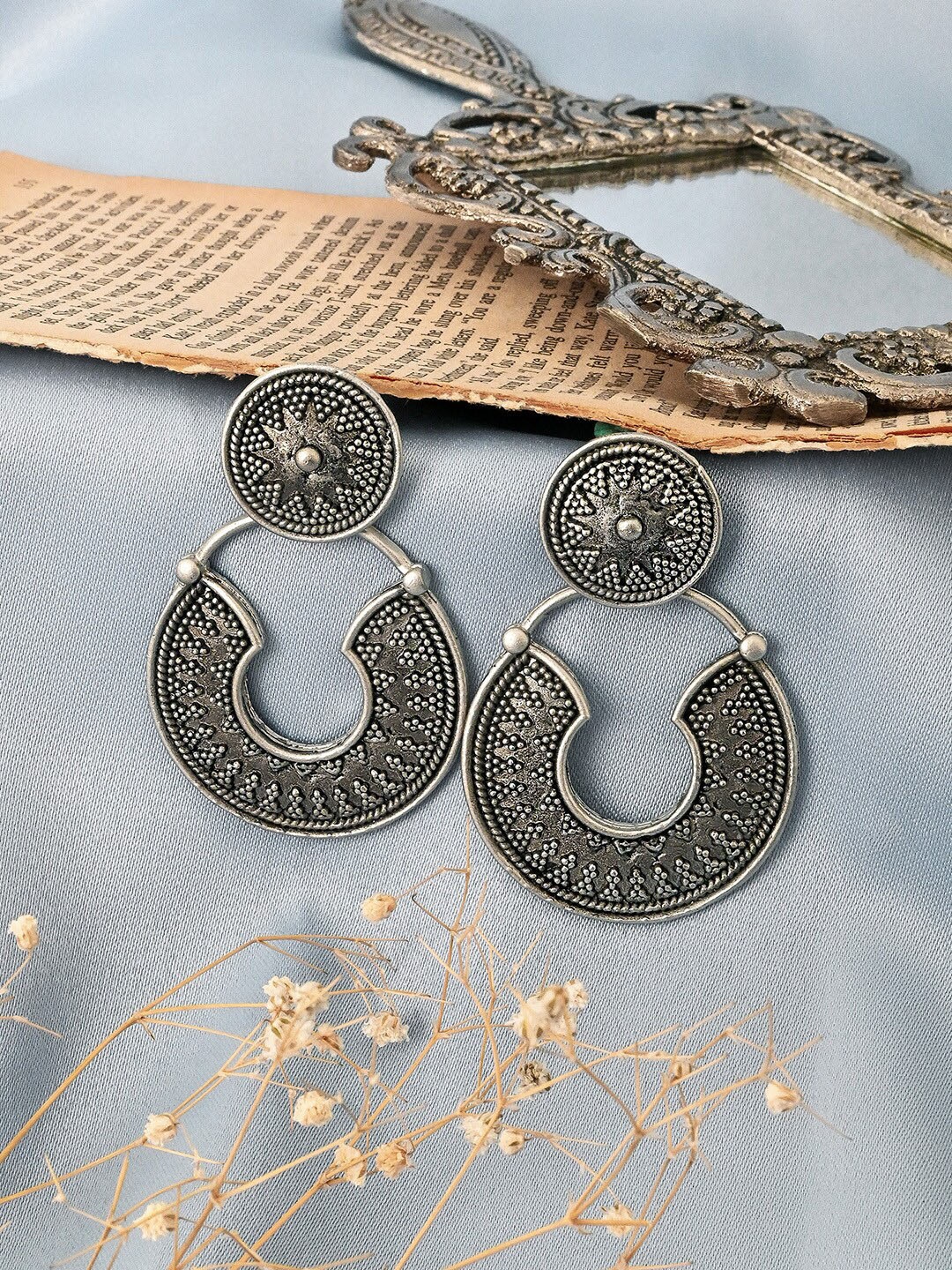 

TEEJH Silver-Plated Oxidised Contemporary Drop Earrings