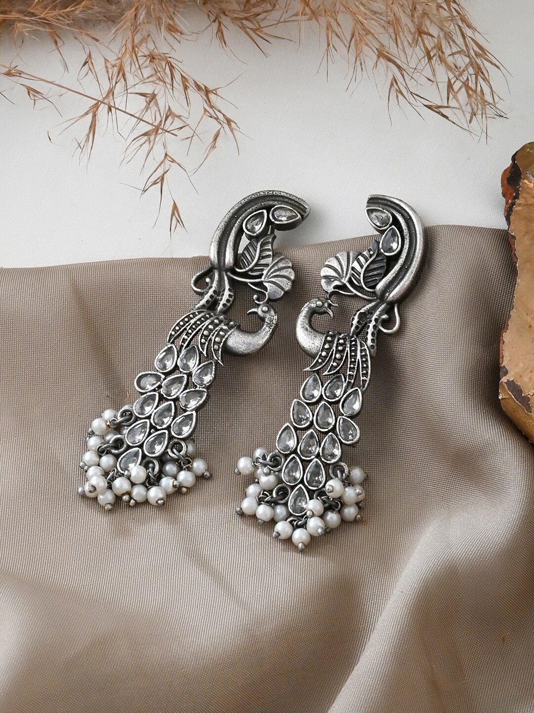 

TEEJH Daaivi Silver-Plated Oxidised Contemporary Drop Earrings