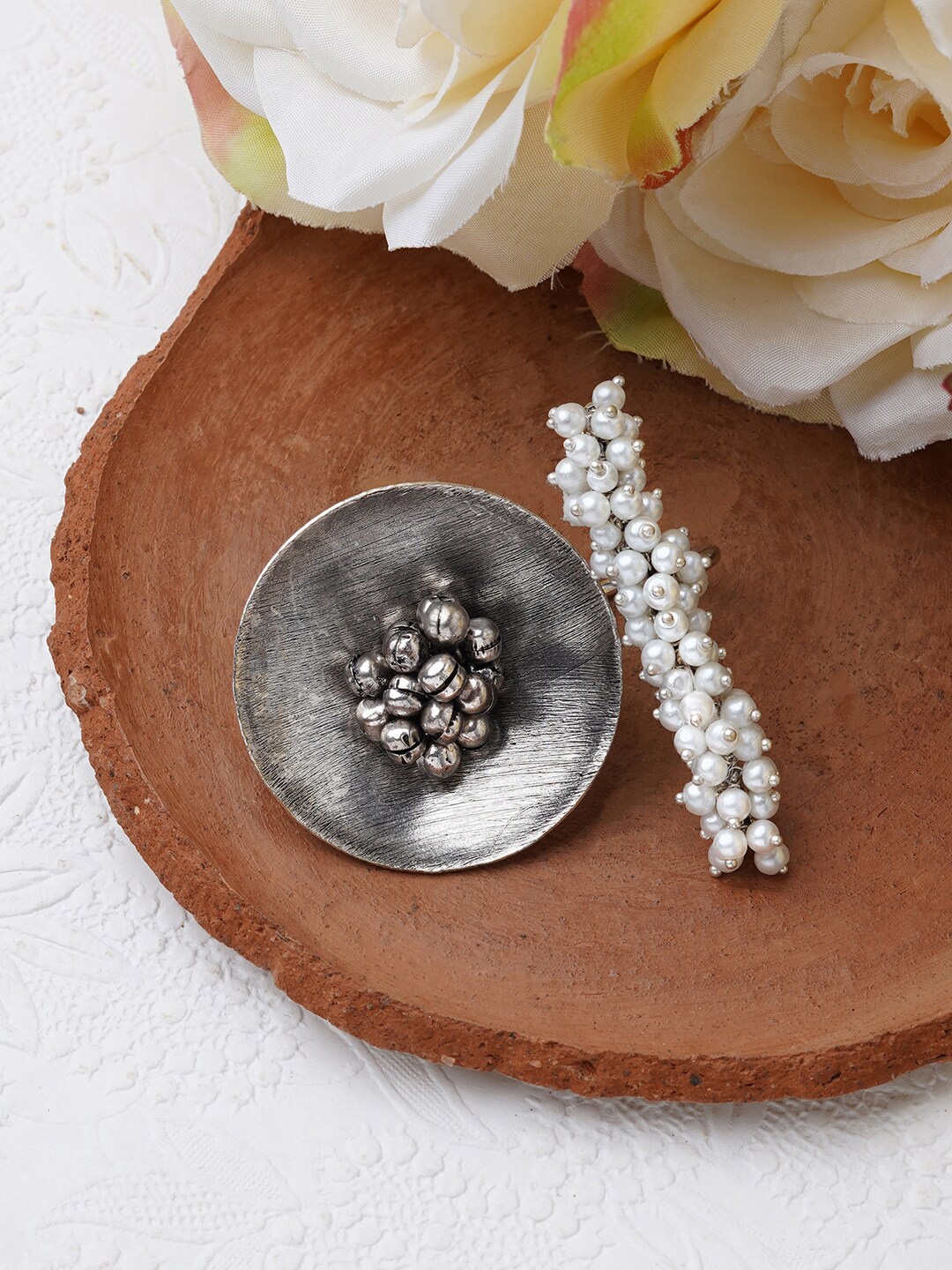 

TEEJH Silver-Plated Artificial-Beaded Oxidised Ring