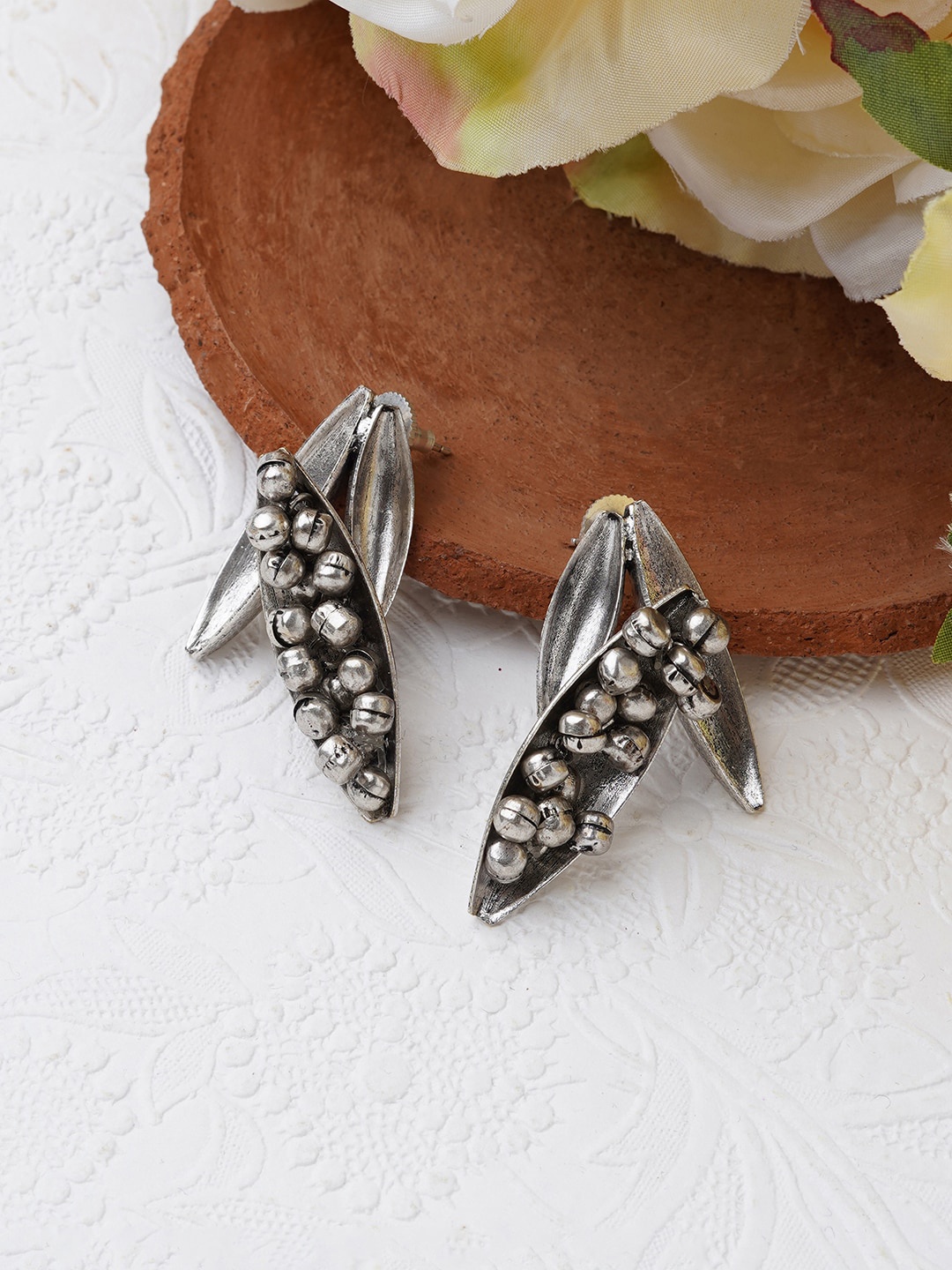 

TEEJH Silver-Plated Oxidised Contemporary Studs Earrings